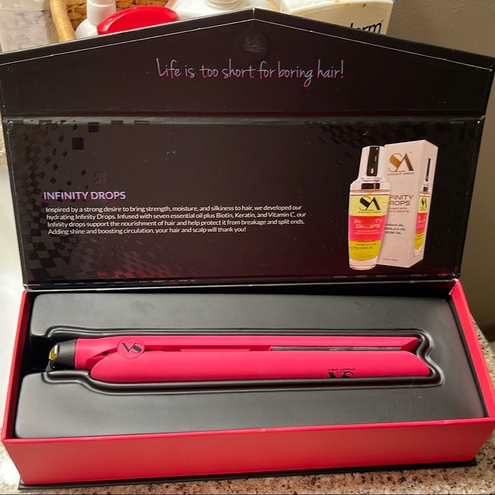 Straight Ahead pink straightener NIB